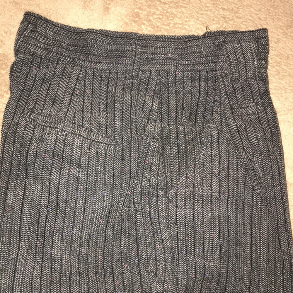 Gray patterned pants - Picture 3 of 5
